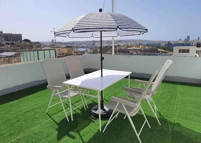 City Penthouse With Roof Terrace And Sea Views