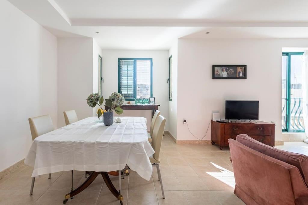 Penthouse With Roof Terrace And Sea Views La Valeta